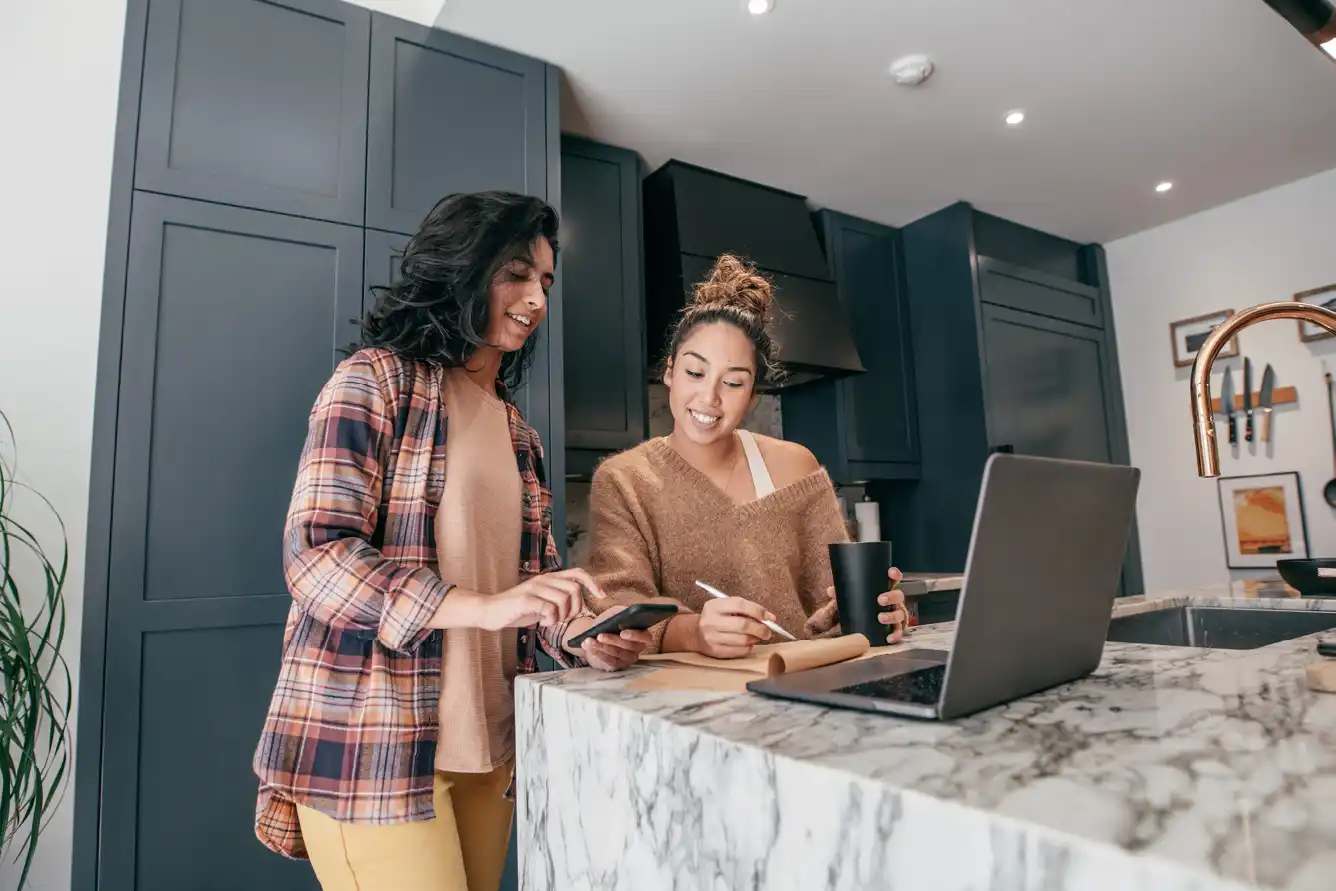 Firstontario insurance brokers - benefits of choosing firstontario insurance brokers Two young women sitting at the kitchen table.